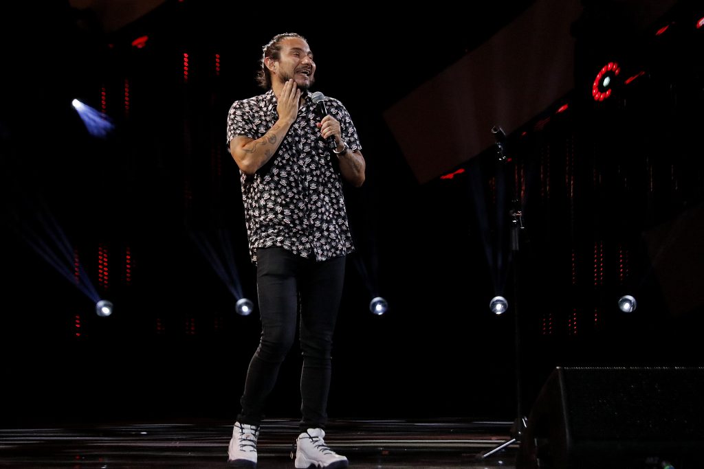 Felipe Avello sacó carcajadas con divertido poema sobre el Planeta Tierra