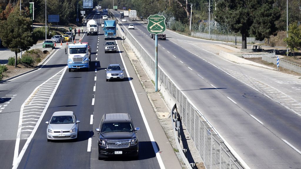 Informe de movilidad: Aumentaron los flujos vehiculares en Santiago y regiones