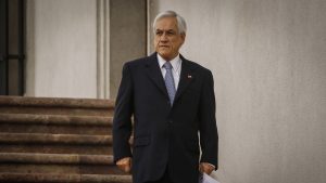 Diputados denunciarán a Piñera por fotos en Plaza Italia