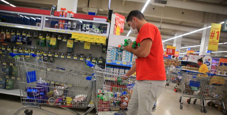 Supermercados en Ñuñoa y Peñalolén cerraron por colaborador externo contagiado con Covid-19
