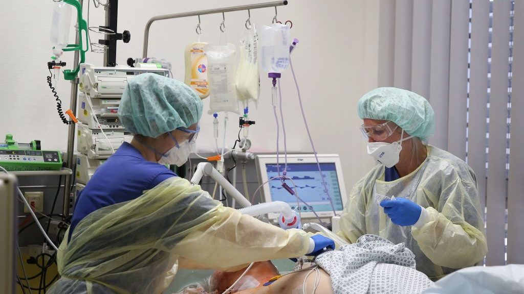 Tratan a un paciente de Covid-19 en Alemania