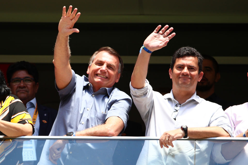 Moro y Bolsonaro en un partido de fútbol en Brasil