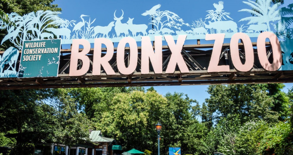 La entrada al complejo del Zoológico del Bronx en la ciudad de Nueva York