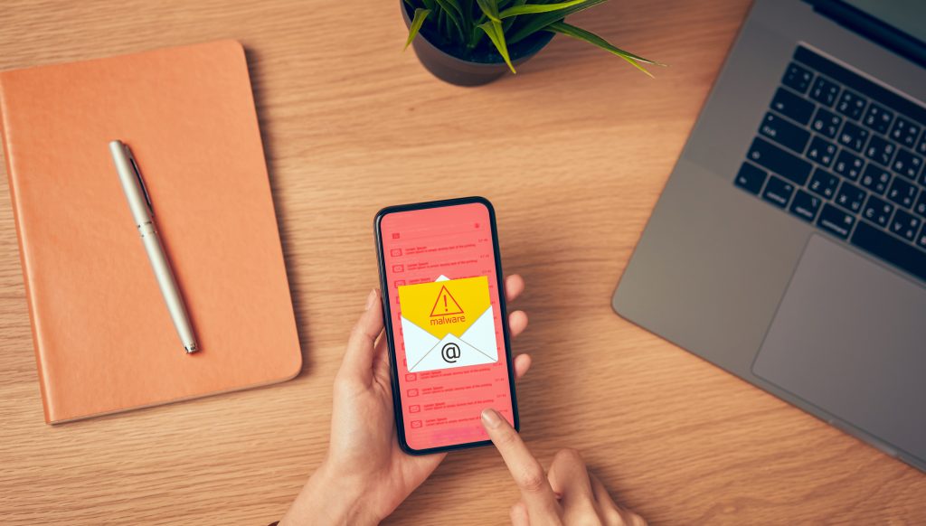 Experto entregó tips para evitar fraudes vía internet: "El mejor antivirus es uno mismo"
