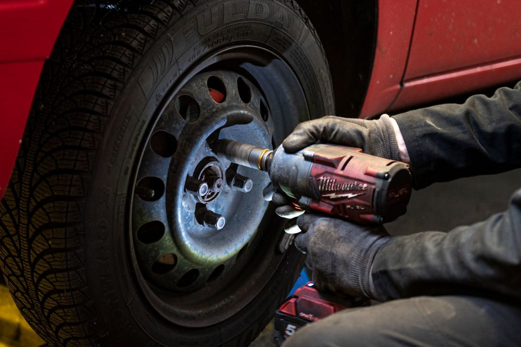 ADN Motor: ¿Qué significan los números y letras que llevan los neumáticos en los costados?