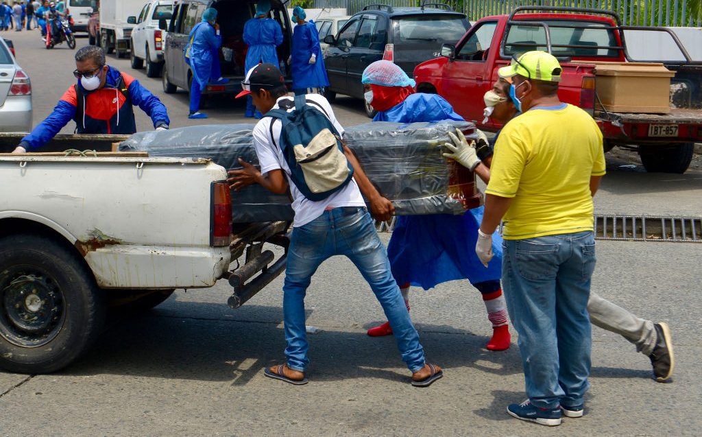 Periodista: "Llegamos a esta situación en Ecuador porque no se respetó el cerco epidemiológico"