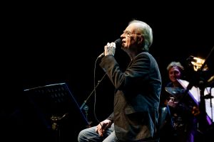 Falleció el reconocido cantautor español Luis Eduardo Aute