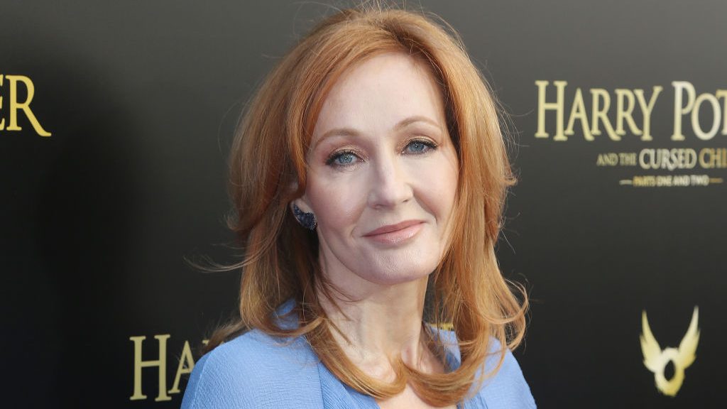 J. K. Rowling señaló que sufrió síntomas asociados al coronavirus
