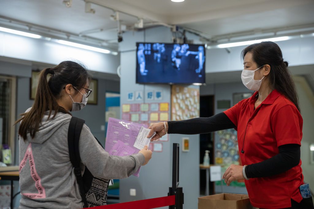 Hong Kong extendió las medidas de distanciamiento social ante el Covid-19