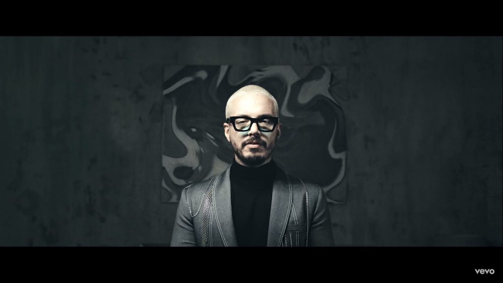 J Balvin estrenó el videoclip de "Gris" de su nuevo álbum "Colores"