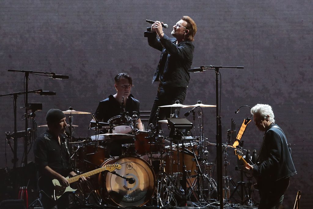 U2 donó 10 millones de euros para apoyar a trabajadores de la salud en Irlanda por el Covid-19