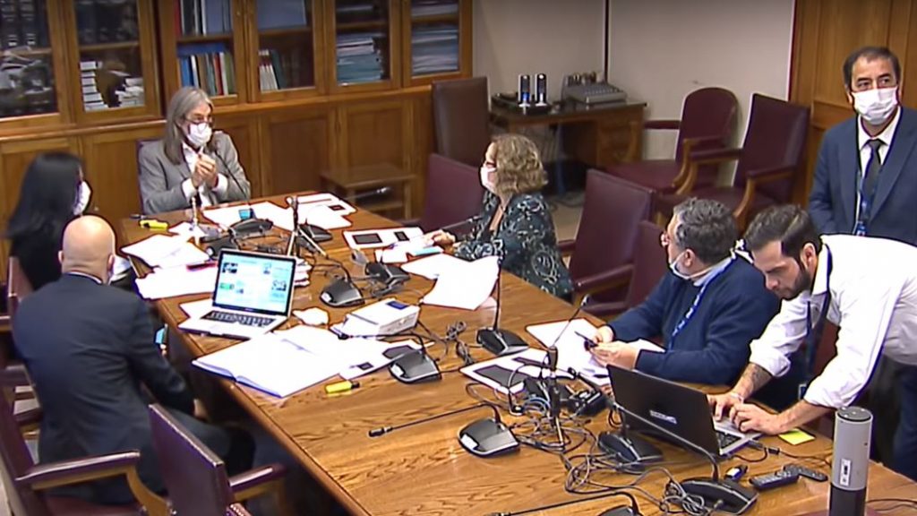 Senadores fueron escuchados comentando abiertamente la derrota de la oposición en la Cámara de Diputados