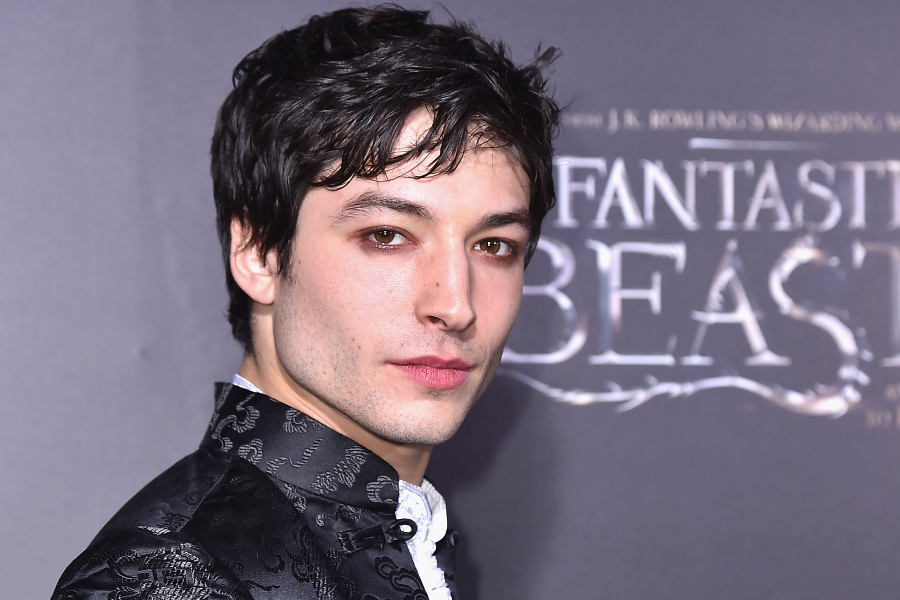 Viralizan video de Ezra Miller ahorcando a fanática: Fans de DC exigen que deje de ser The Flash