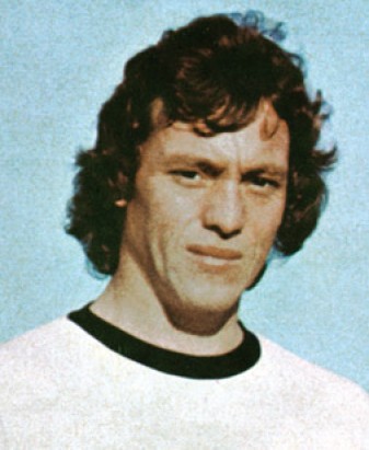 Mario Galindo y el Colo-Colo 73: "Salvador Allende viajaba con nosotros a los partidos"