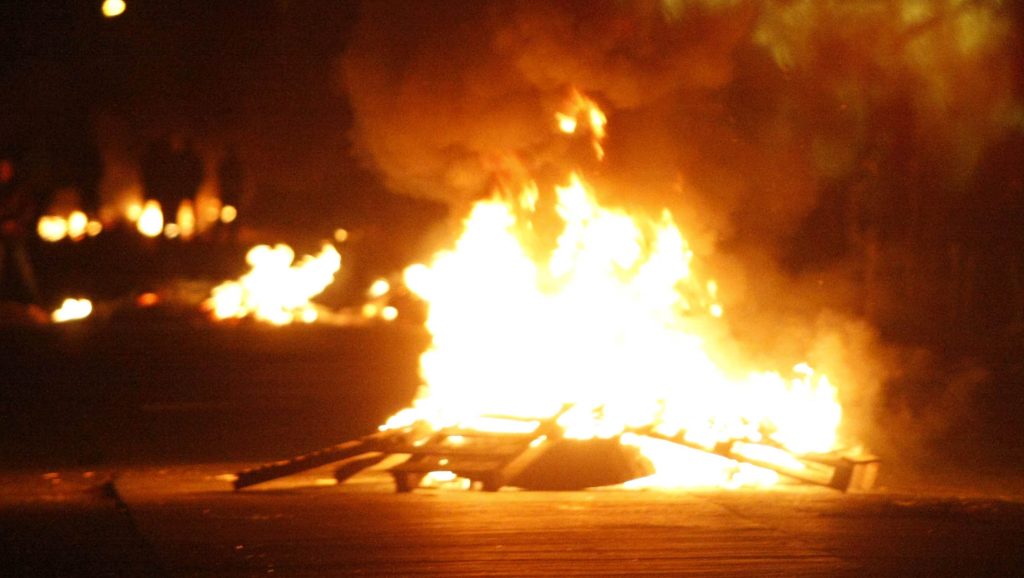 Incidentes en Puente Alto: intentan saquear otra vez embotelladora en Bajos de Mena