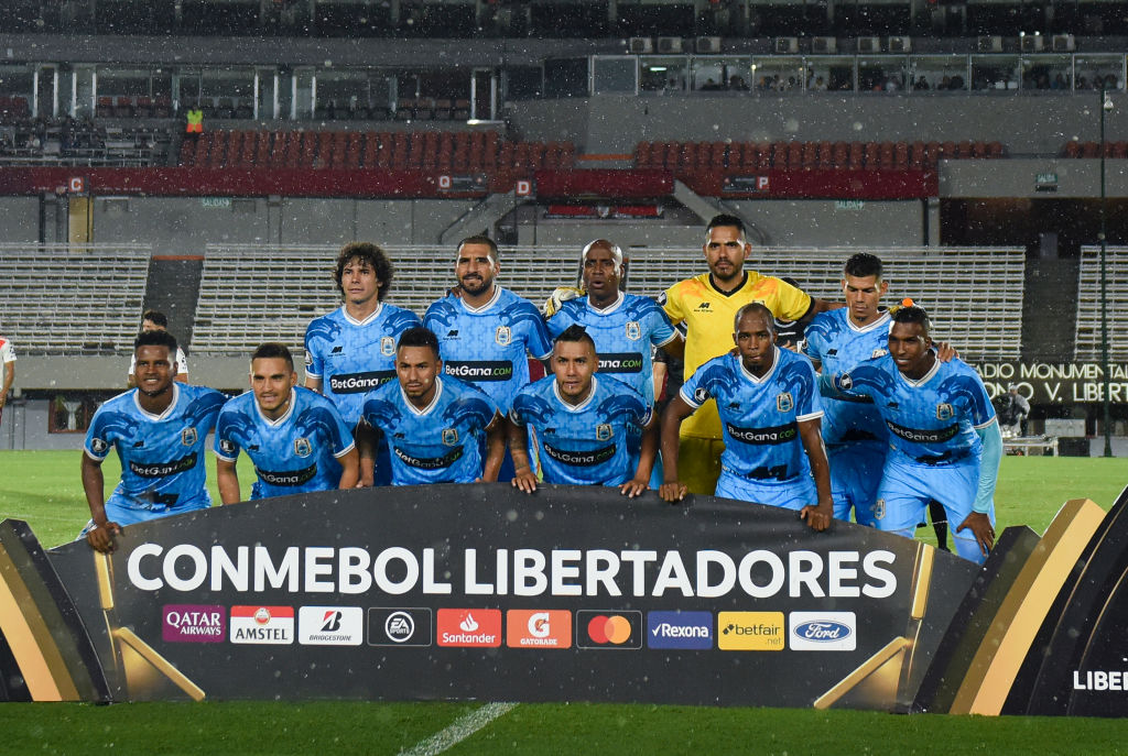 El equipo de Binacional antes de enfrentar a River Plate