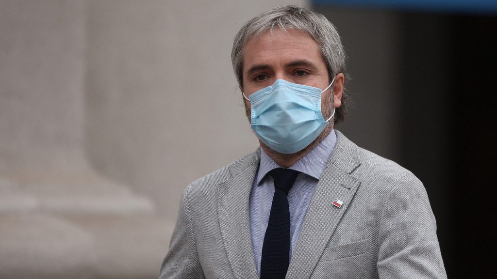 Blumel y servicios básicos: "Estamos estudiando ese veto precisamente para que esos beneficios lleguen en buena forma"
