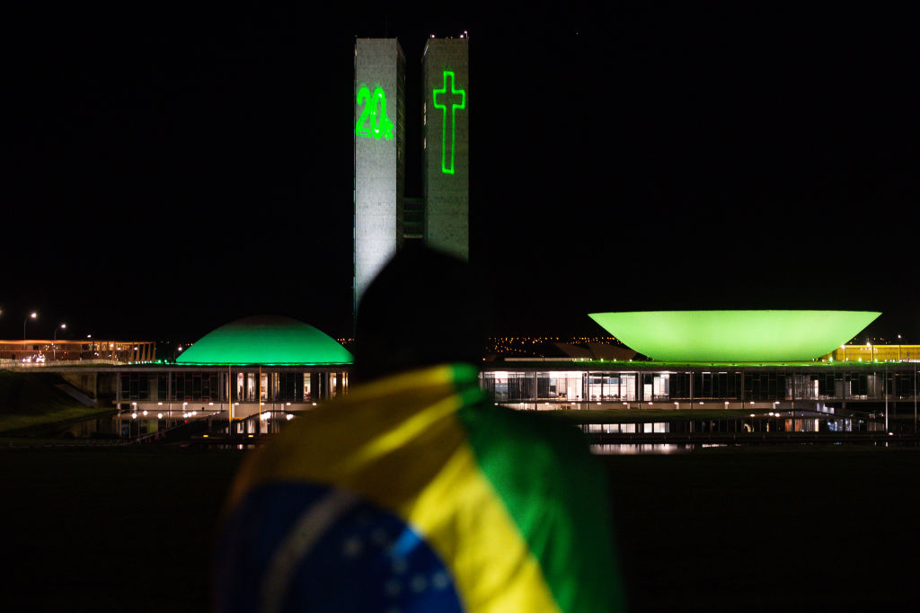 Homenajean a las más de 20.000 víctimas del Covid-19 en el congreso de Brasil