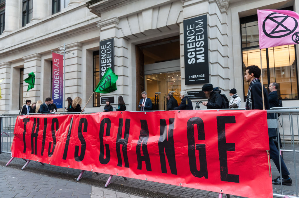 Activistas piden actuar contra el cambio climático en Londres