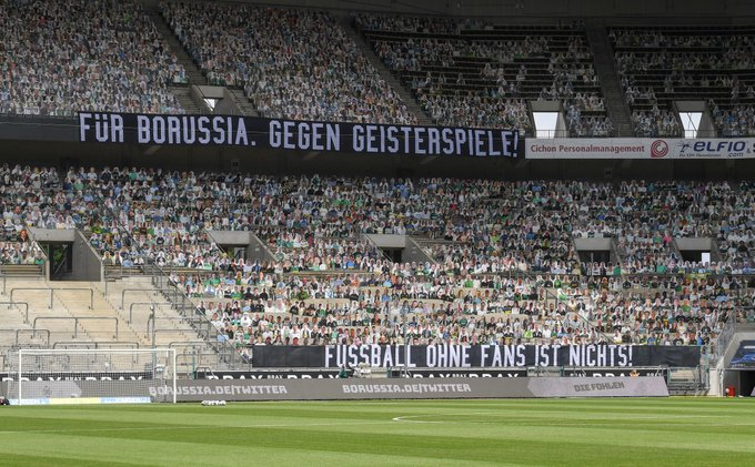 Hinchas de Cartón