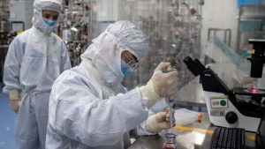 Experto italiano aseveró que el coronavirus ha ido perdiendo fuerza en Europa: "Alguien ha dicho que es como si el virus hubiera envejecido"