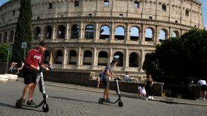 Economía italiana tuvo caída de 5,3% y entró en recesión