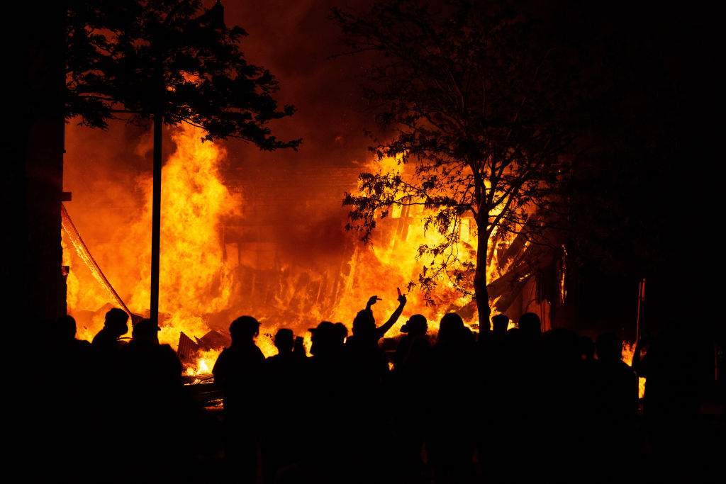 El incendio del tercer precinto policial de Minneapolis