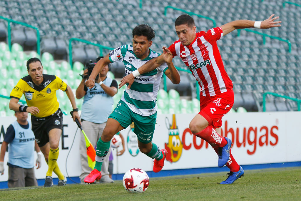 Santos ante Necaxa en la Liga MX