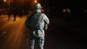 Hombre acusó que fue golpeado y amenazado por infantes de marina tras control antes de toque de queda