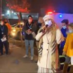 Critican homenaje a funcionarios y pacientes Covid-19 realizado por la Municipalidad de Maipú, Bomberos y policías afuera de Hospital El Carmen