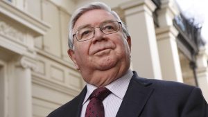 Exministro de la Corte Suprema Lamberto Cisternas fue hospitalizado con pronóstico de Covid-19