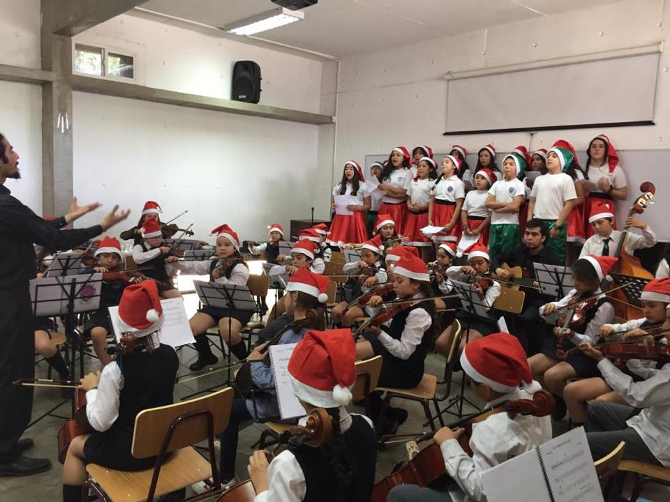 Orquesta infantil de Lampa sigue con clases a distancia: "Esta música me gusta, es más diferente que la otra"