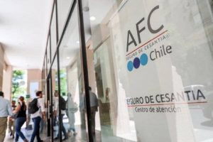 Cierran sucursal de AFC Chile en Teatinos tras registrar un caso positivo de Covid-19