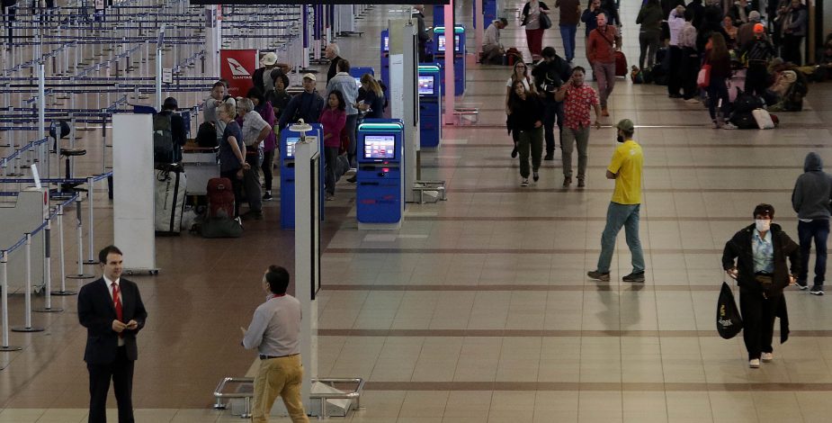 Coronavirus: matrimonio de cubanos lleva 71 días en el aeropuerto de Santiago a la espera de vuelo humanitario