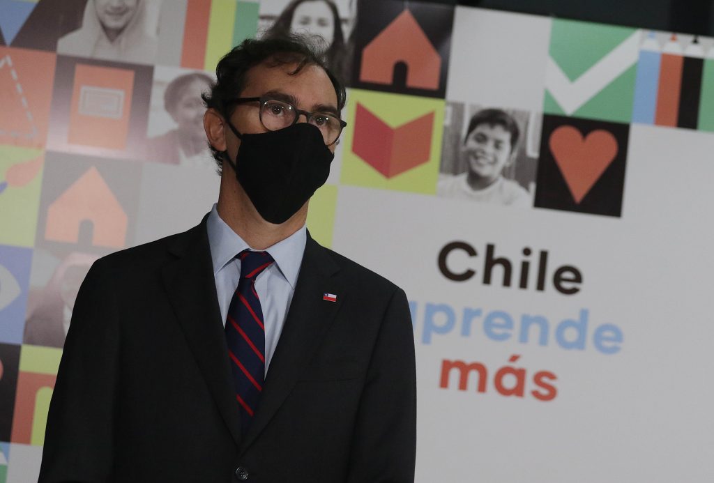 Raúl Figueroa, ministro de Educación: "Por una razón de equidad, el retorno a clases es fundamental"
