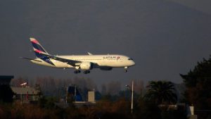Latam desvinculó a cerca de mil trabajadores debido a la crisis provocada por el Covid-19