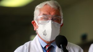 Ministro Paris: "Yo creo que Jaime Mañalich lo hizo muy bien"