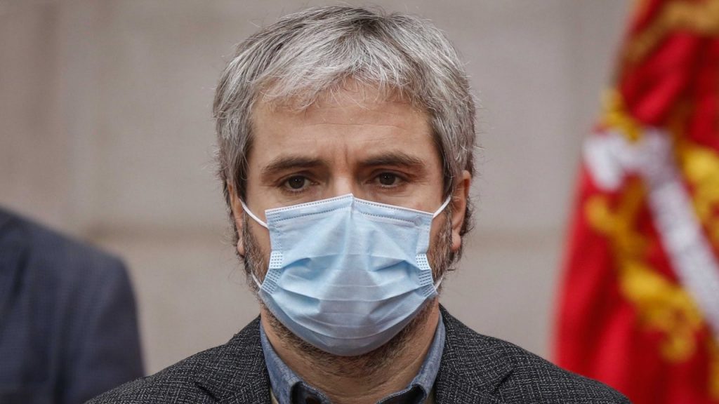 Ministro Blumel tras incidentes: "Quien no condene, se hará cómplice de esta violencia"