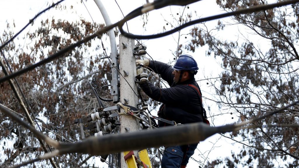 Enel informa más de 35 mil clientes afectados por corte de luz en tres comunas de Santiago