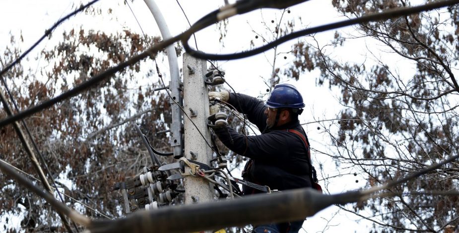 Enel informa más de 35 mil clientes afectados por corte de luz en tres comunas de Santiago