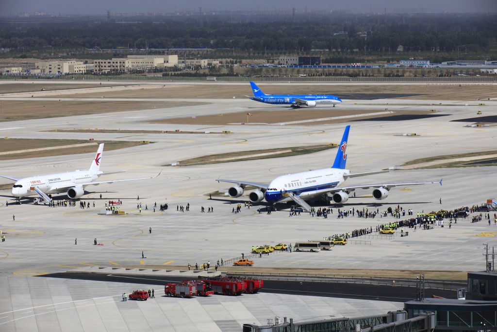 China permite vuelos internacionales limitados desde EEUU para controlar al Covid-19