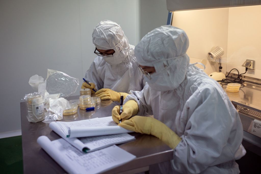 Científicos buscan una vacuna contra el Covid-19 en China