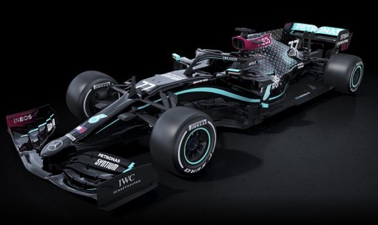 Mercedes pintó sus monoplazas F1 de color negro como señal de combate contra el racismo