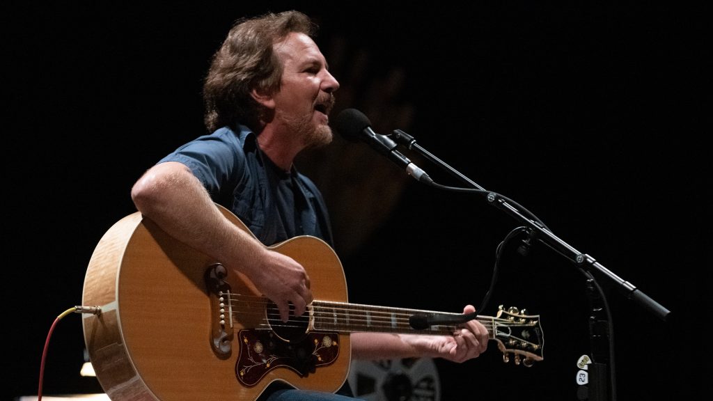 Pearl Jam se refirió a la muerte de George Floyd y las masivas protestas en Estados Unidos con una serie de mensajes en Twitter