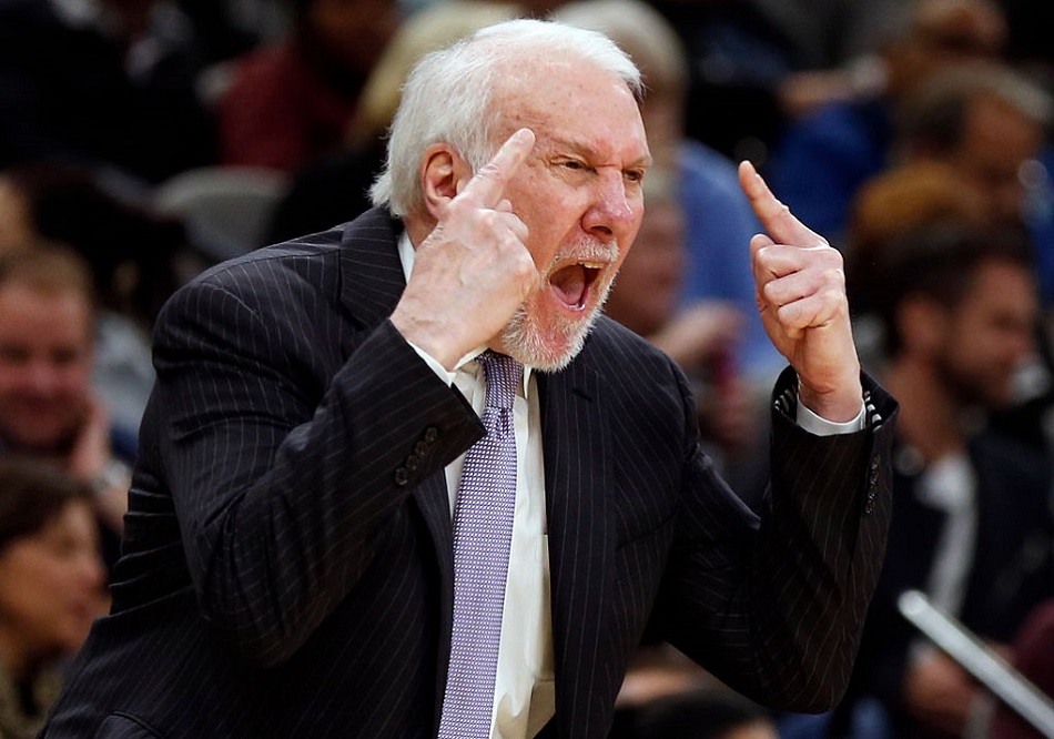 Gregg Popovich en un juego de San Antonio Spurs