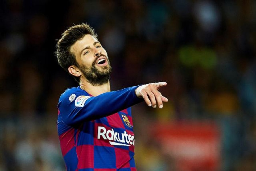 Gerard Piqué sorprende a todos al llegar en una bicicleta de 10 mil euros al partido ante el Espanyol