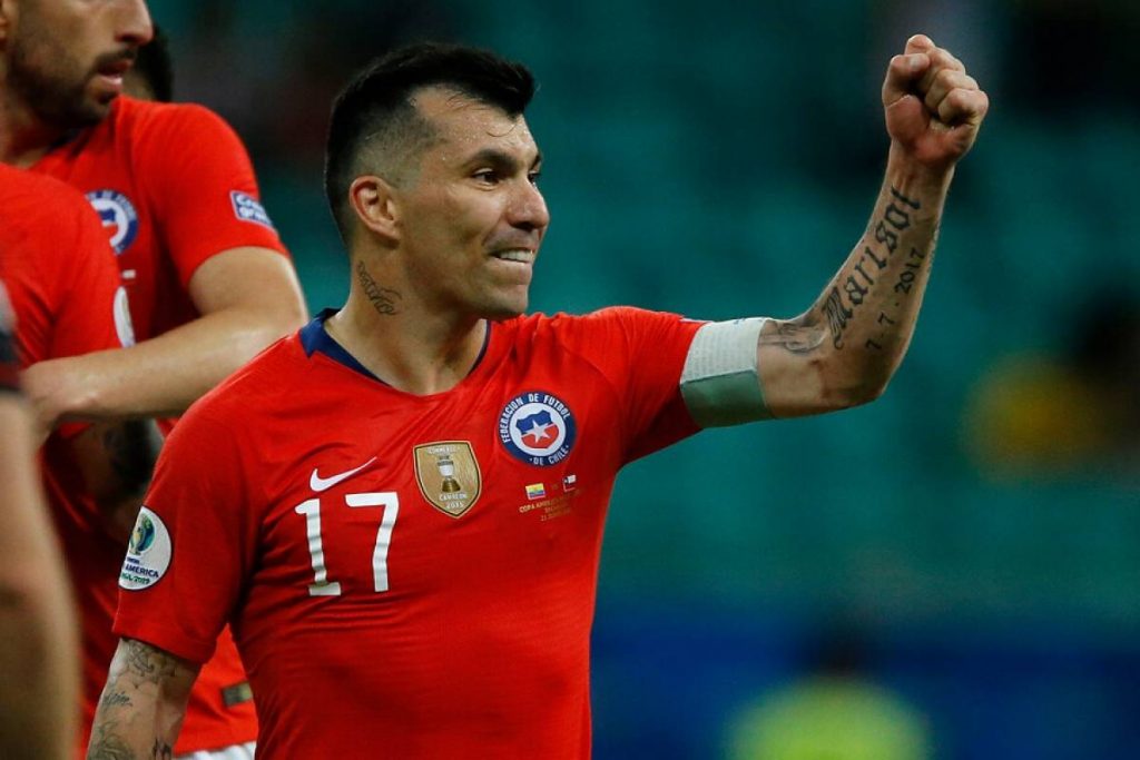Gary Medel se ubica entre los 10 jugadores más expulsados del siglo XXI
