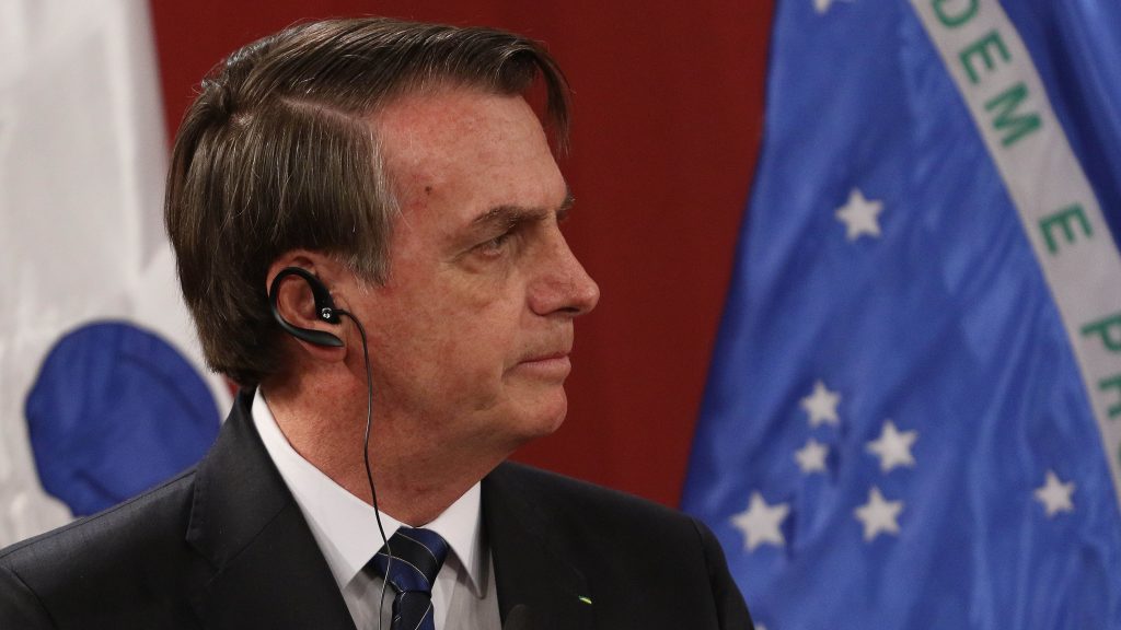 Bolsonaro terminó conferencia de prensa con periodistas sin usar mascarilla ni respetar medidas de distanciamiento físico