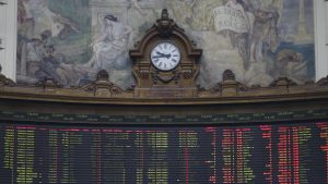 Precio del dólar abre a la baja tras aprobación de idea de legislar retiro de fondos de las AFP