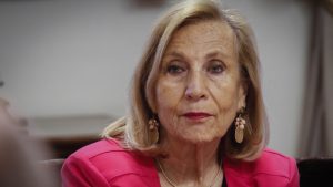 Exministra de Salud por baja de casos: "Es muy probable que con el frío y la lluvia, muchas personas no vayan tanto a consultar"